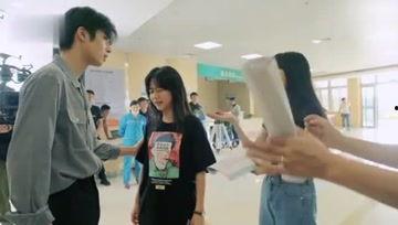 娱乐吃瓜小记,吃瓜小记带你探秘明星幕后故事